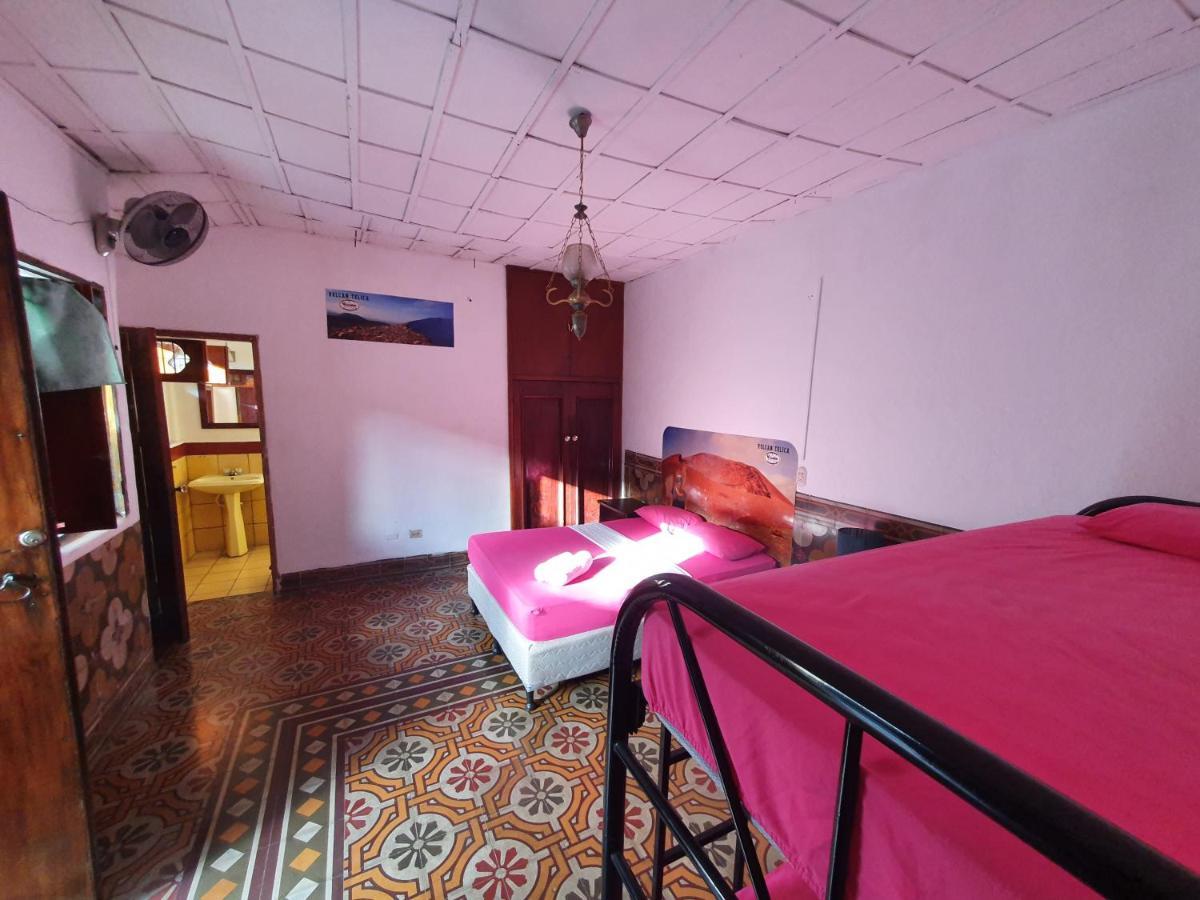 Volcano Hostel León エクステリア 写真