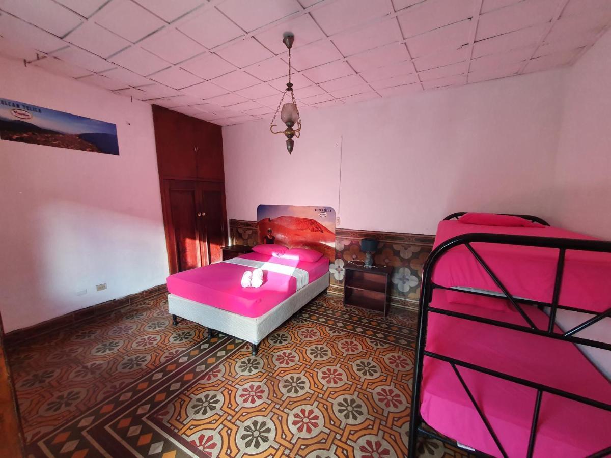 Volcano Hostel León エクステリア 写真